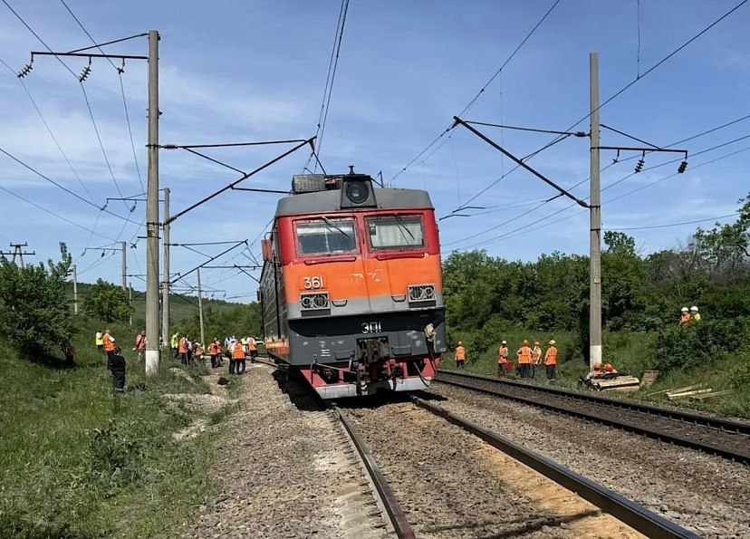 Прокуратура заинтересовалась сходом с рельсов локомотива поезда под Саратовом